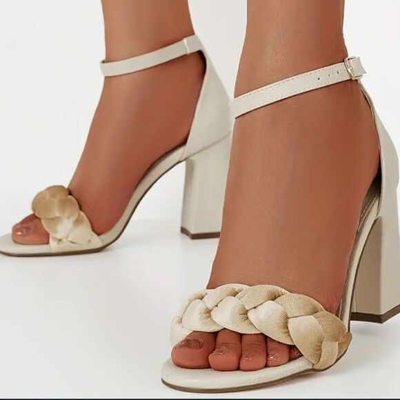 BRAND NEW WHITEMT ONE STRAP BRAIDED DESIGN EMBELLISHMENTS WOMEN'S SANDAL - Picture 1 of 16